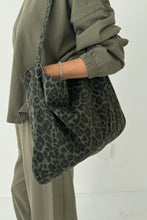 Load image into Gallery viewer, LE BON SHOPPE HAPPY CARRY BAG - FERN LEOPARD