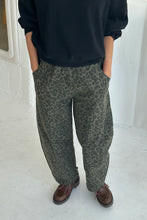 Load image into Gallery viewer, LE BON SHOPPE - ARC PANTS FERN LEOPARD