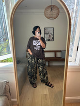 Load image into Gallery viewer, Washed Leopard Printed Barrel Jean