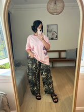 Load image into Gallery viewer, Washed Leopard Printed Barrel Jean