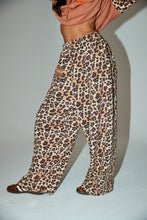 Load image into Gallery viewer, SABBI KING KINDNESS WIDE LEG SWEAT PANTS
