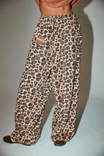 Load image into Gallery viewer, SABBI KING KINDNESS WIDE LEG SWEAT PANTS