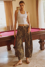 Load image into Gallery viewer, Washed Leopard Printed Barrel Jean