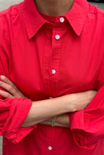 Load image into Gallery viewer, LE BON SHOPPE LIGHT WEIGHT OWEN SHIRT - RED