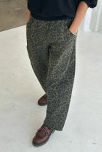 Load image into Gallery viewer, LE BON SHOPPE - ARC PANTS FERN LEOPARD