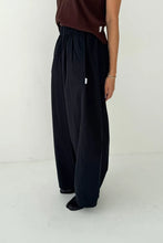 Load image into Gallery viewer, LE BON SHOPPE PARACHUTE PANTS - BLACK