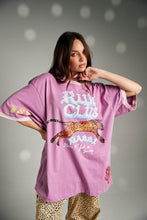 Load image into Gallery viewer, SABBI THE VERY OVERSIZED RUN CLUB TEE - PINK