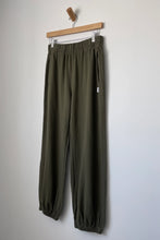 Load image into Gallery viewer, BALLOON PANTS - Olive Green
