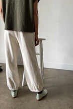 Load image into Gallery viewer, FRENCH TERRY BALLOON PANTS - NATUREL
