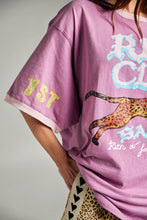 Load image into Gallery viewer, SABBI THE VERY OVERSIZED RUN CLUB TEE - PINK
