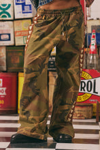 Load image into Gallery viewer, SABBI THE CANVAS HEART PANTS - CAMO
