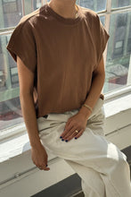 Load image into Gallery viewer, LE BON SHOPPE JEANNE TEE - MUD
