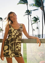 Load image into Gallery viewer, Poolside Paradiso - Beachcomber 100% Linen U Shift Dress - Banana
