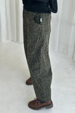 Load image into Gallery viewer, LE BON SHOPPE - ARC PANTS FERN LEOPARD

