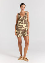 Load image into Gallery viewer, Poolside Paradiso - Beachcomber 100% Linen U Shift Dress - Banana
