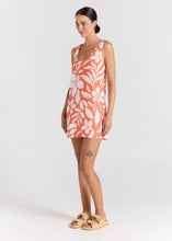 Load image into Gallery viewer, Poolside Paradiso - Mare 100% Linen U Shift Dress - Tangelo
