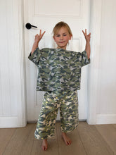 Load image into Gallery viewer, By Billie KIDS TEE - CAMO STAR

