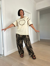 Load image into Gallery viewer, Washed Leopard Printed Barrel Jean
