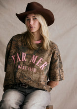 Load image into Gallery viewer, FAR MER. By Whitney HUNT CLUB TEE
