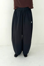 Load image into Gallery viewer, LE BON SHOPPE PARACHUTE PANTS - BLACK
