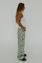 Load image into Gallery viewer, By Billie BAGGY JEAN - CAMO STAR
