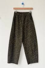 Load image into Gallery viewer, LE BON SHOPPE - ARC PANTS FERN LEOPARD
