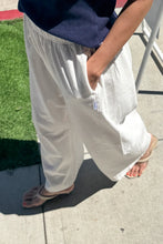 Load image into Gallery viewer, LE BON SHOPPE BARE PANTS - WHITE COTTON
