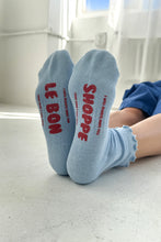 Load image into Gallery viewer, LE BON SHOPPE RUFFLED HUGGER CREW SOCKS - PERIWINKLE / RED
