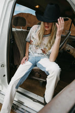 Load image into Gallery viewer, FAR MER. By Whitney LACE RAGLAN - BUD &amp; BONE

