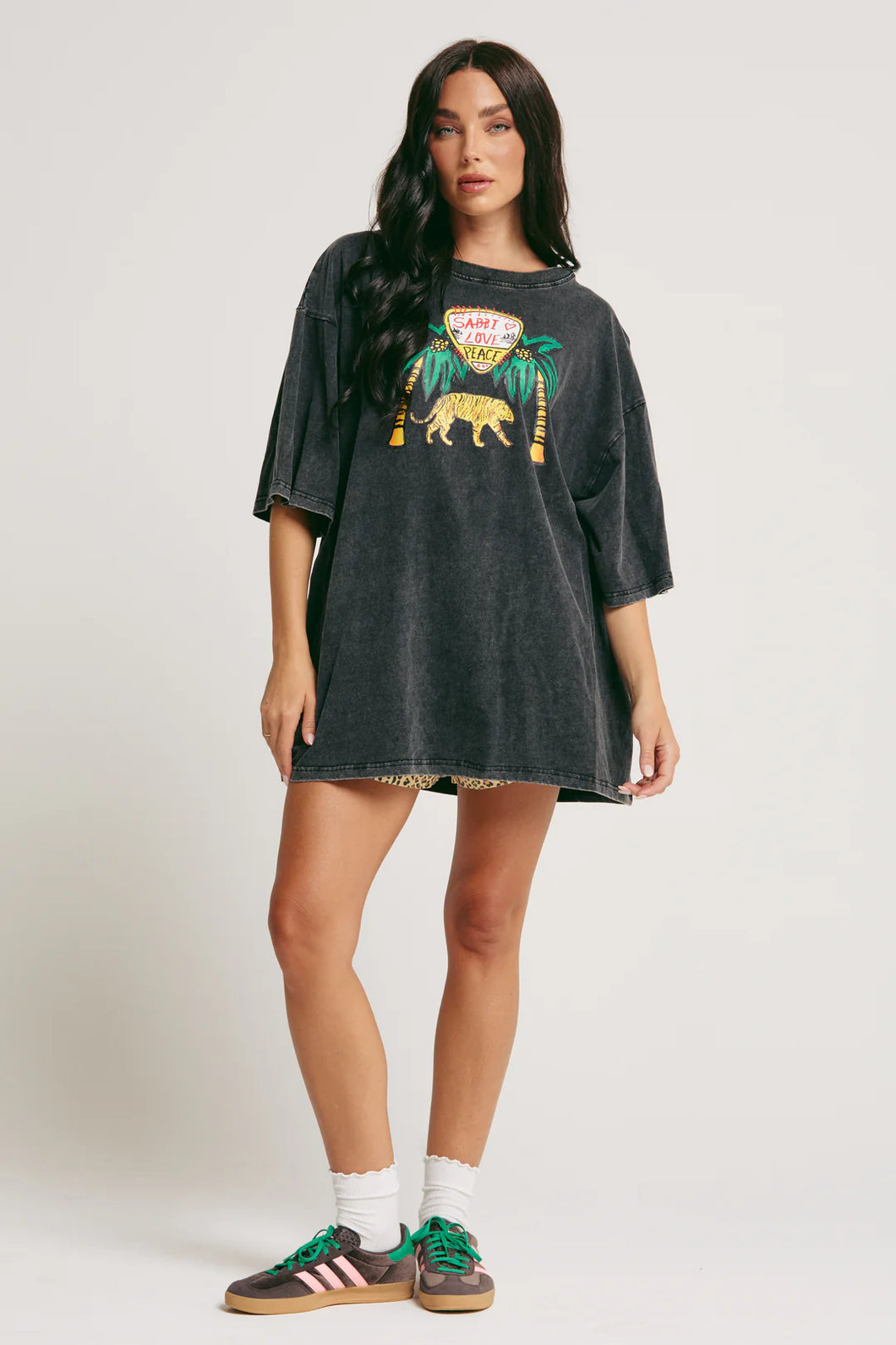 SABBI ELEPHANT SAFARI TEE - BLACK