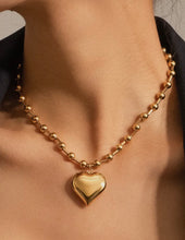 Load image into Gallery viewer, Heart Chain Necklace Gold
