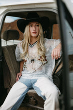 Load image into Gallery viewer, FAR MER. By Whitney LACE RAGLAN - BUD &amp; BONE
