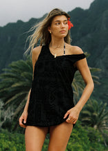 Load image into Gallery viewer, Mai Tai V Tunic Dress - Black
