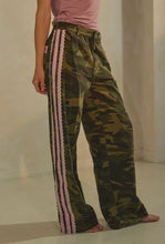 Load image into Gallery viewer, Washed Camo Printed Cotton Pants
