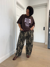 Load image into Gallery viewer, Washed Leopard Printed Barrel Jean
