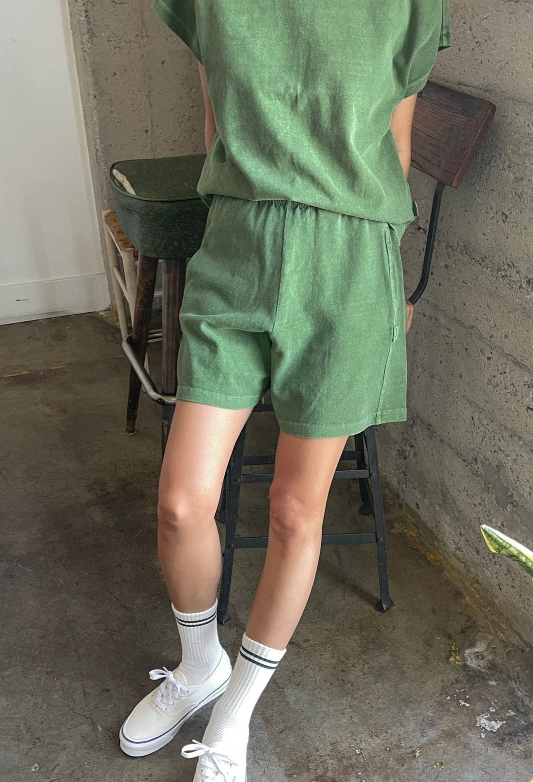 FLARED BASKETBALL SHORTS - BASIL