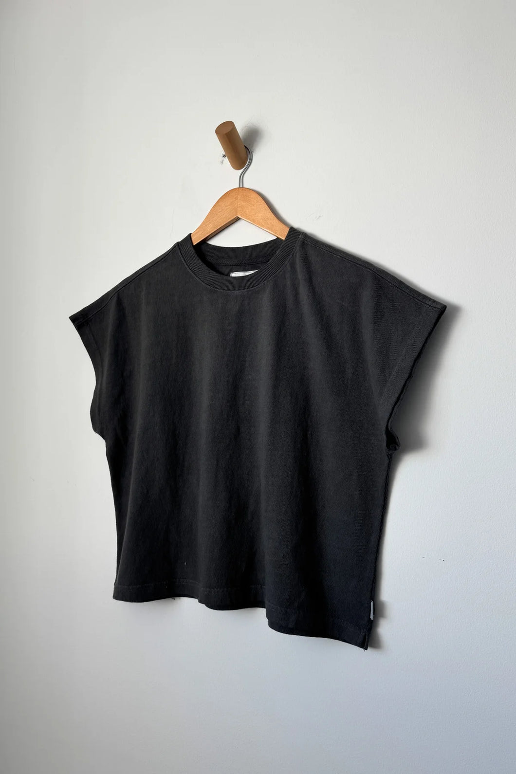 LE BON SHOPPE JEANNE TEE - ALMOST BLACK