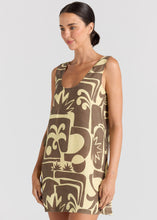 Load image into Gallery viewer, Poolside Paradiso - Beachcomber 100% Linen U Shift Dress - Banana
