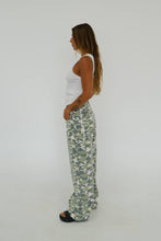 Load image into Gallery viewer, By Billie BAGGY JEAN - CAMO STAR
