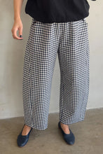 Load image into Gallery viewer, LE BON SHOPPE - ARC PANTS NAVY GINGHAM
