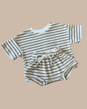 Load image into Gallery viewer, Shorties - Caramel stripes
