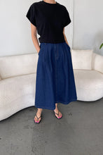 Load image into Gallery viewer, LE BON SHOPPE JEANNE TEE - BLACK
