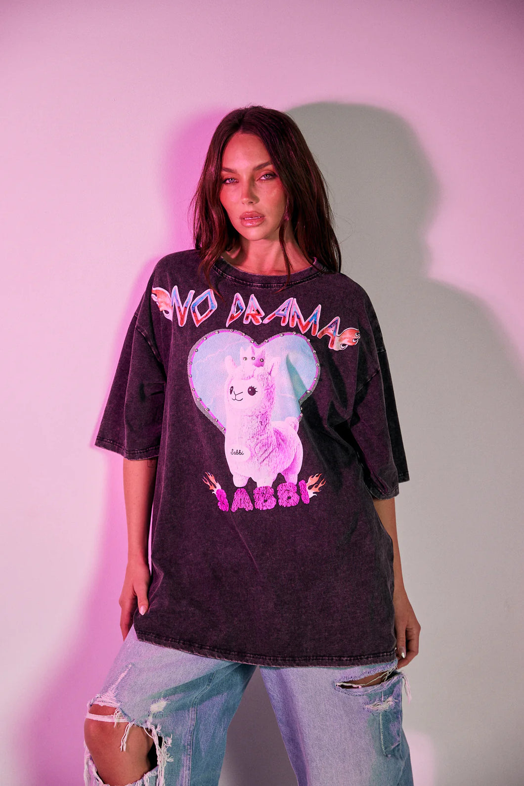 SABBI NO DRAMA LLAMA TEE - BLACK ACID WASH