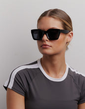 Load image into Gallery viewer, The Onassis - Black
