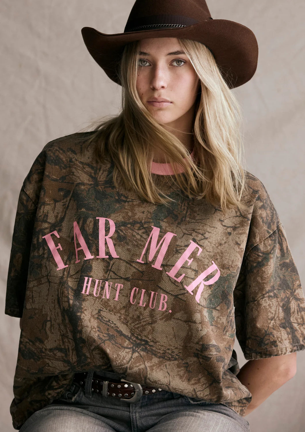 FAR MER. By Whitney HUNT CLUB TEE