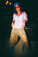 Load image into Gallery viewer, SABBI DJ CAT TEE - PINK

