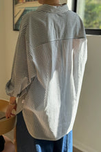 Load image into Gallery viewer, LE BON SHOPPE STRIPED LIGHT WEIGHT OWEN SHIRT - DENIM STRIPE ON WHITE
