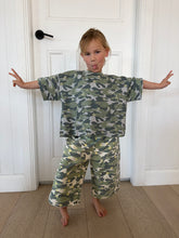 Load image into Gallery viewer, By Billie BALLOON PANT - CAMO STAR
