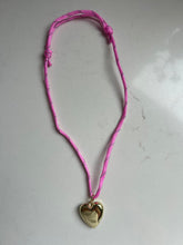 Load image into Gallery viewer, Le ParaHeart Necklace

