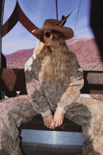 Load image into Gallery viewer, SABBI THE NAME YOURSELF BARREL-LEG TRACKPANTS - TREE CAMO
